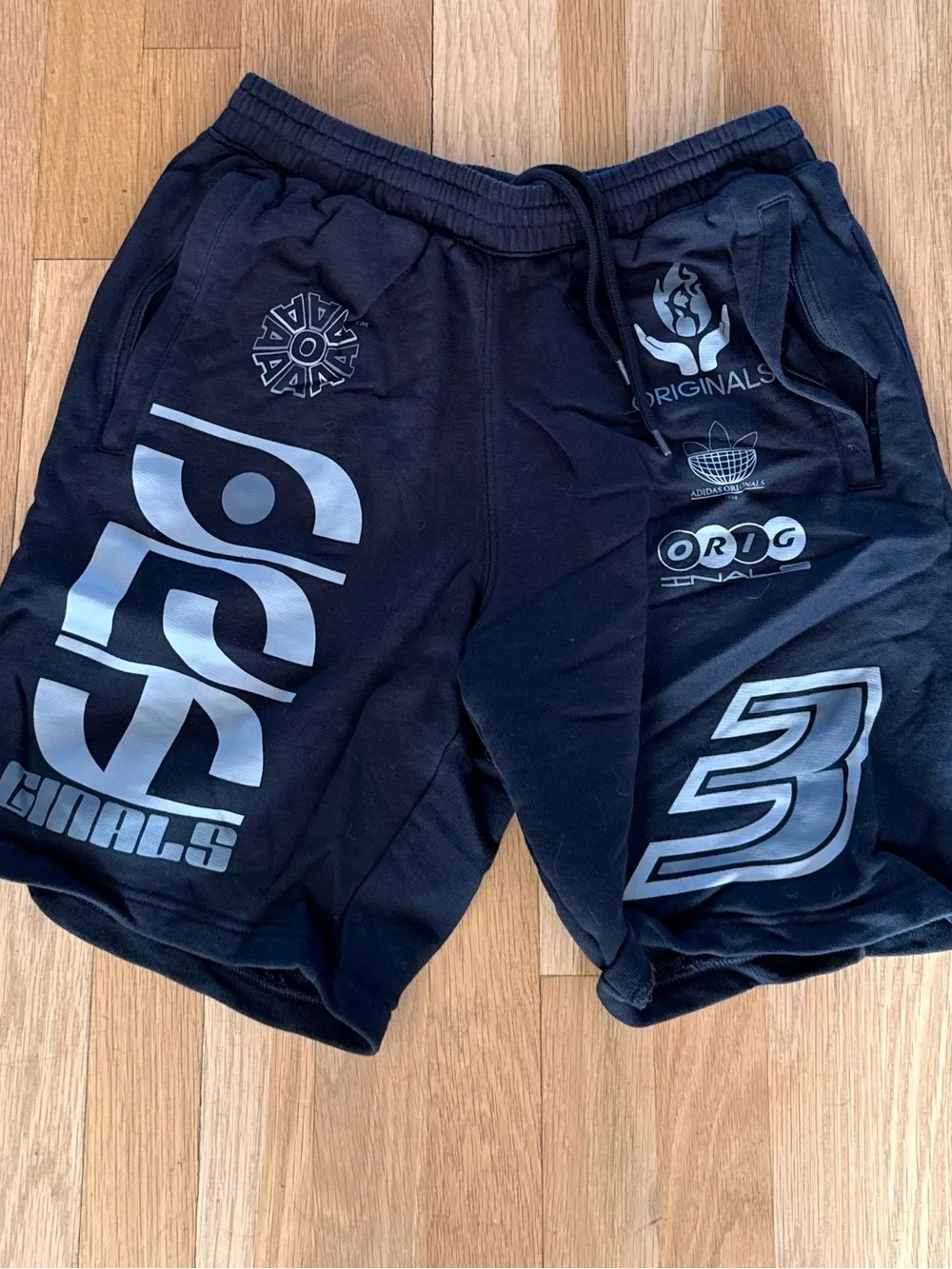 Adidas Originals Multi-Graphic Sweat Shorts – Black – Men’s Medium